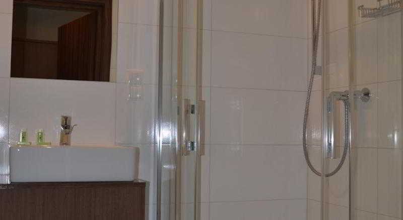 Hotel Pod Dębem Tarnów Buitenkant foto