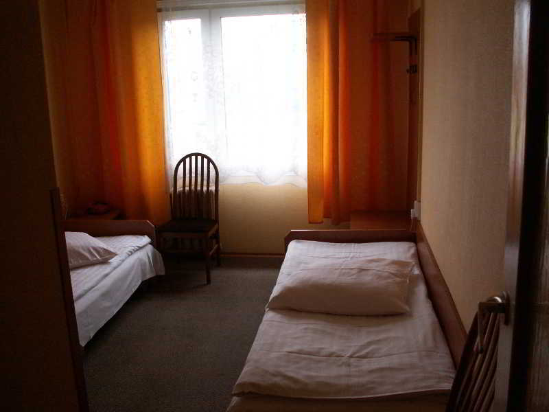 Hotel Pod Dębem Tarnów Buitenkant foto