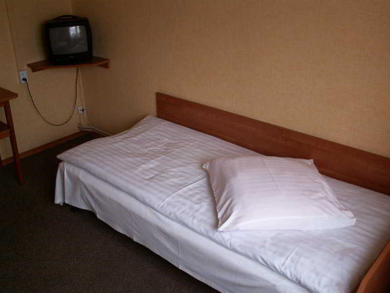 Hotel Pod Dębem Tarnów Buitenkant foto