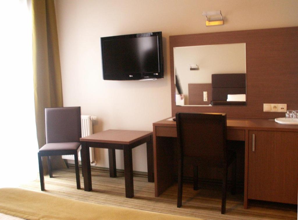 Hotel Pod Dębem Tarnów Kamer foto