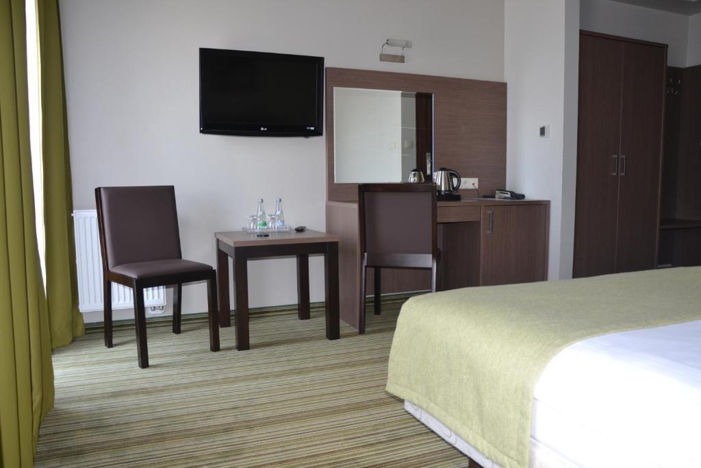 Hotel Pod Dębem Tarnów Kamer foto