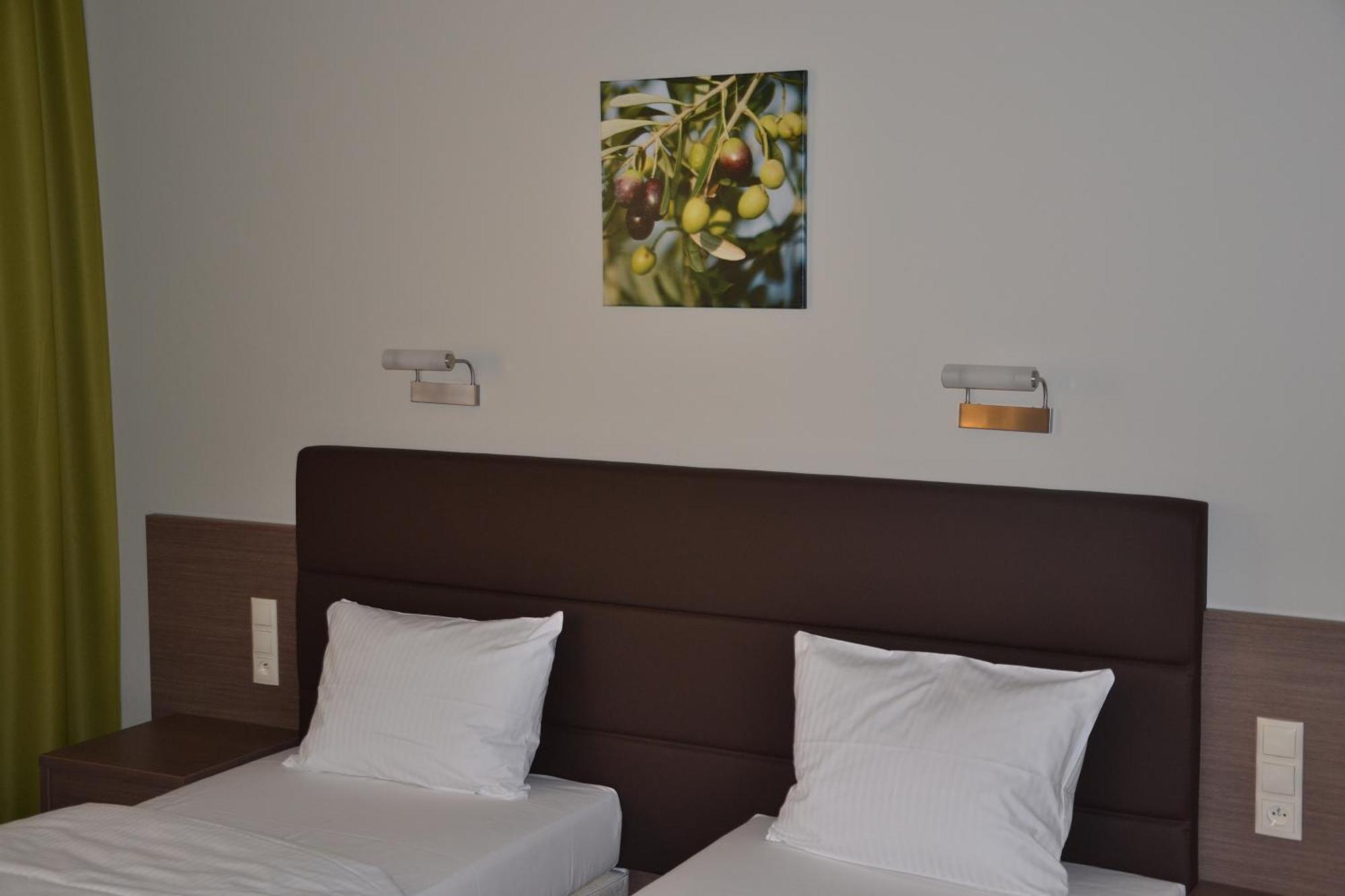 Hotel Pod Dębem Tarnów Buitenkant foto
