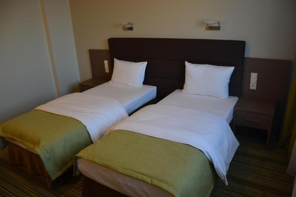 Hotel Pod Dębem Tarnów Kamer foto