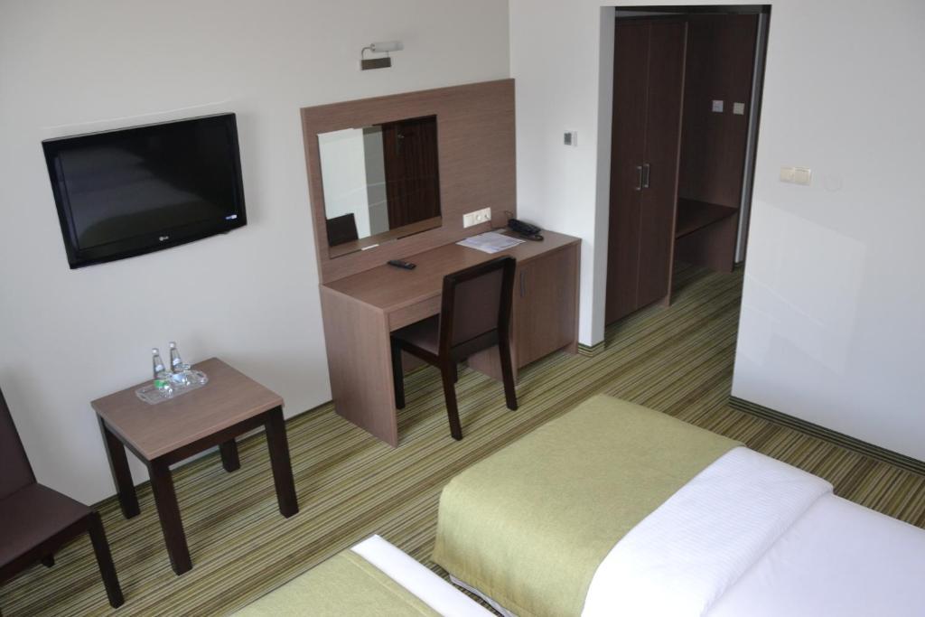 Hotel Pod Dębem Tarnów Kamer foto