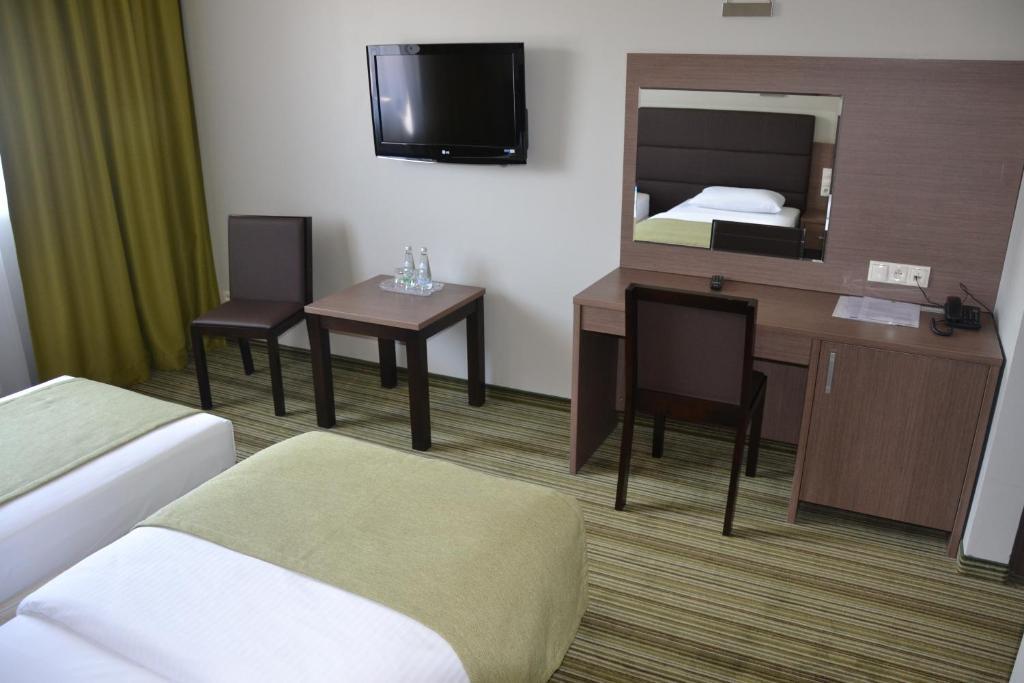 Hotel Pod Dębem Tarnów Kamer foto