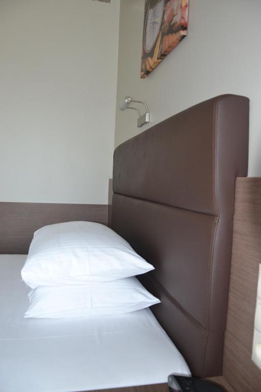 Hotel Pod Dębem Tarnów Kamer foto