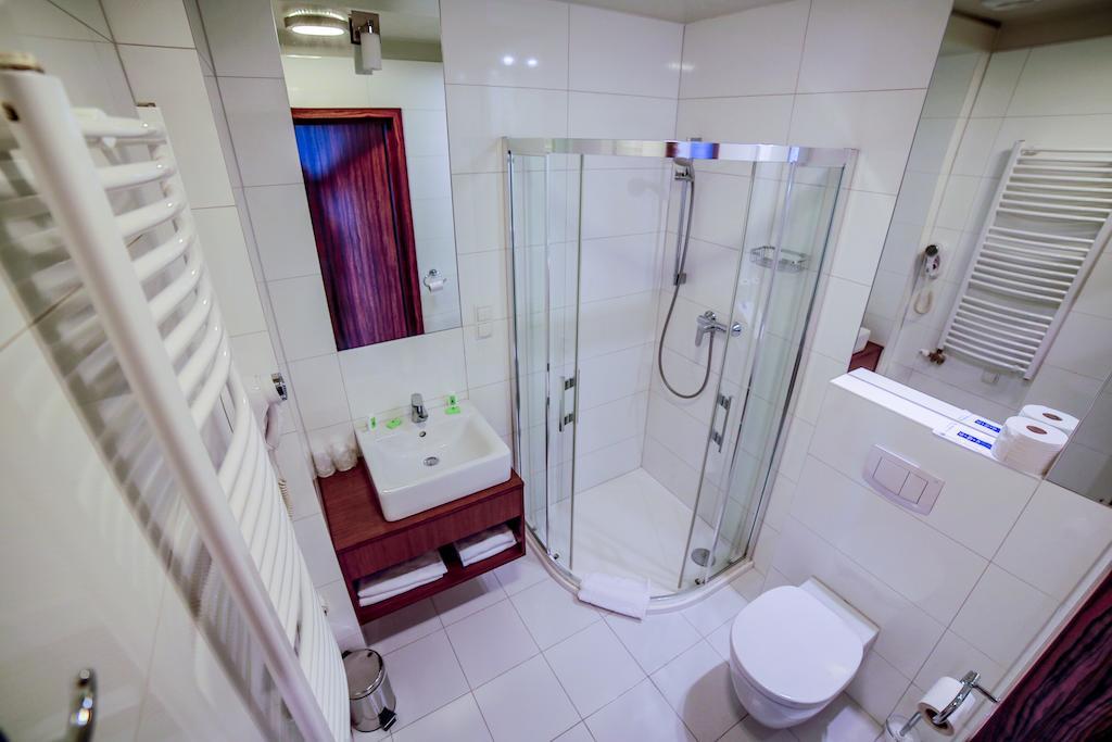 Hotel Pod Dębem Tarnów Kamer foto