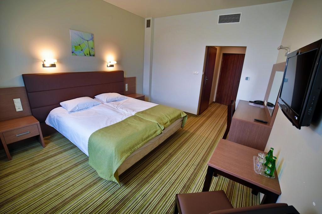Hotel Pod Dębem Tarnów Kamer foto
