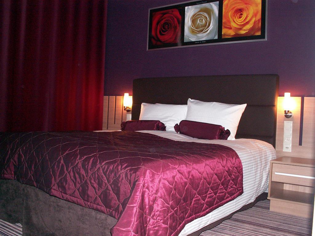 Hotel Pod Dębem Tarnów Kamer foto